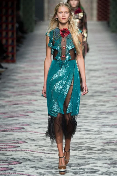 Look 9